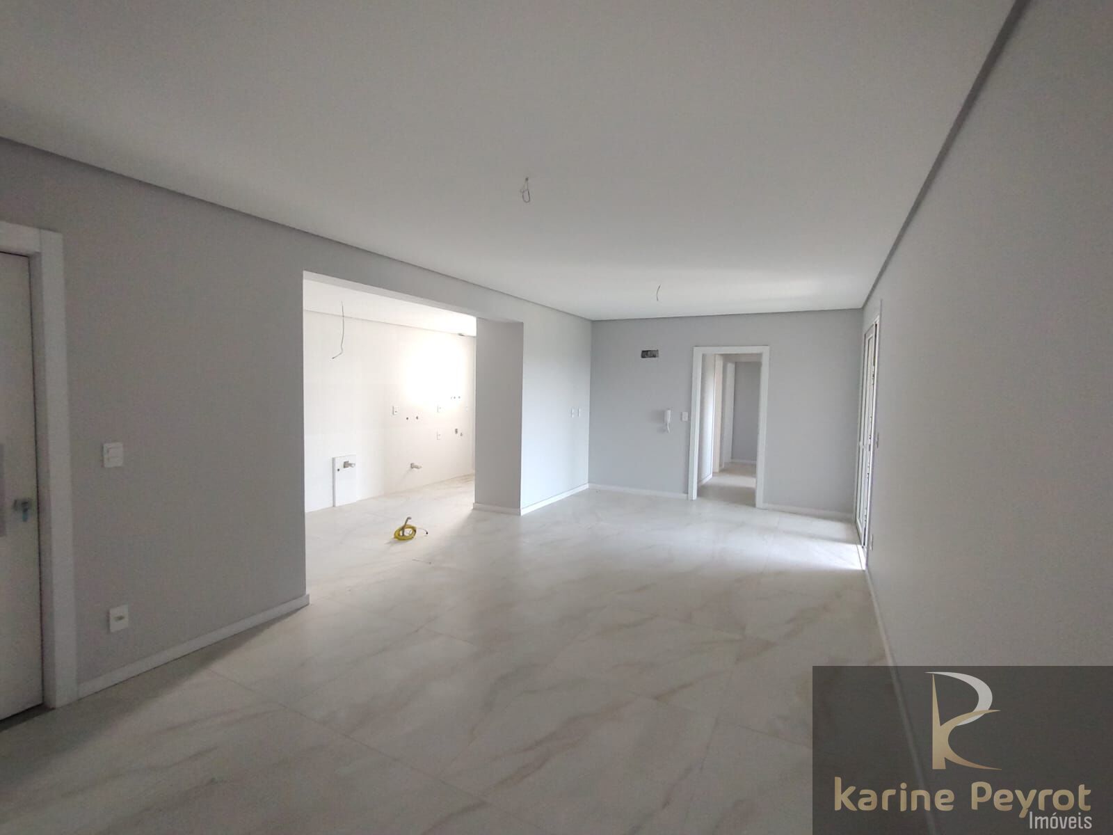 Apartamento à venda com 3 quartos, 101m² - Foto 1