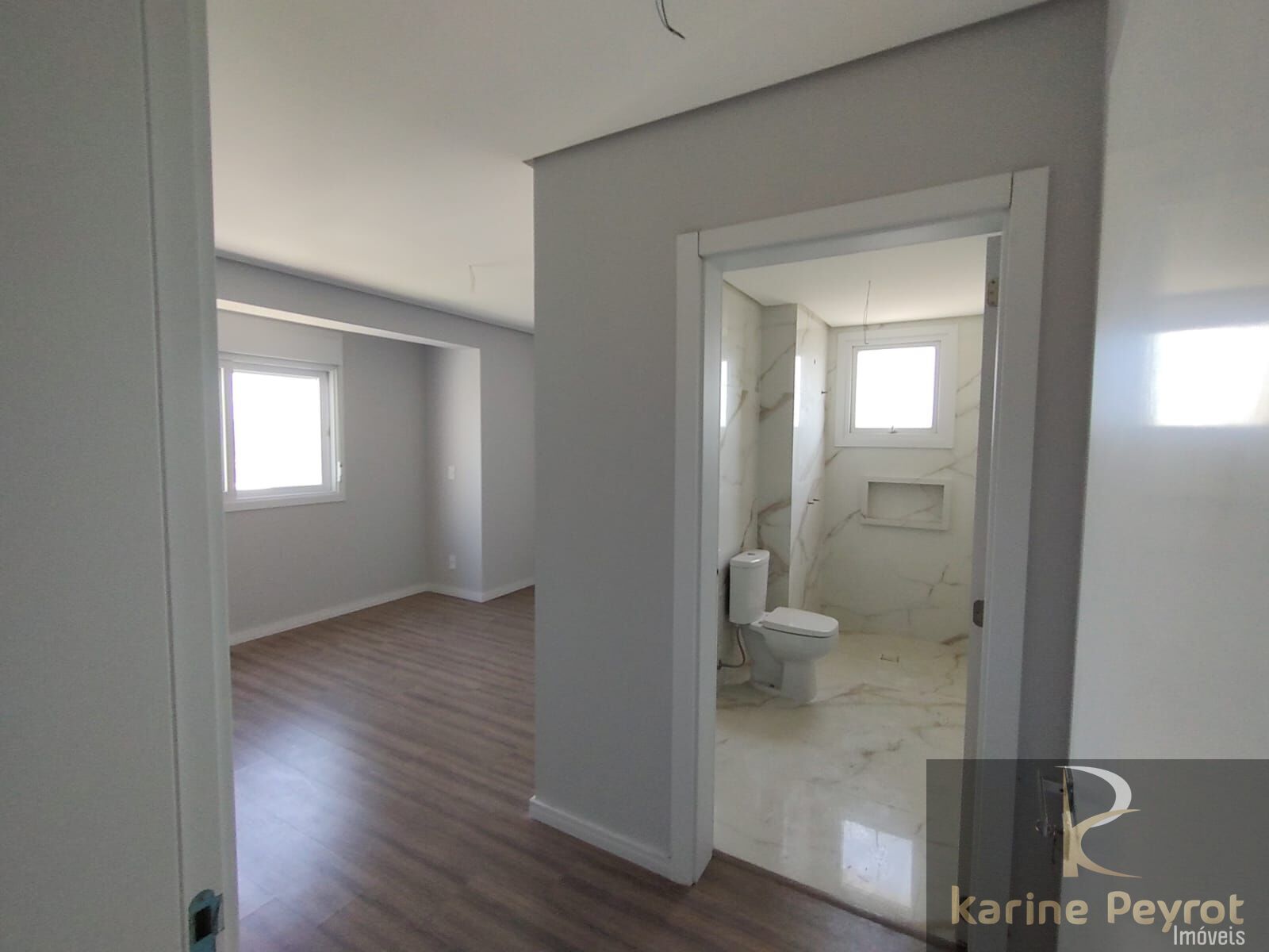 Apartamento à venda com 3 quartos, 101m² - Foto 2