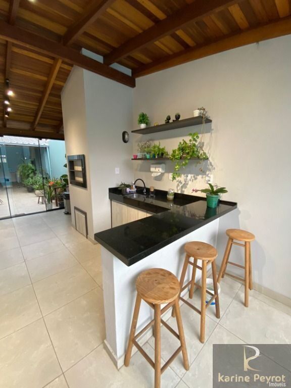 Casa à venda com 5 quartos, 144m² - Foto 9