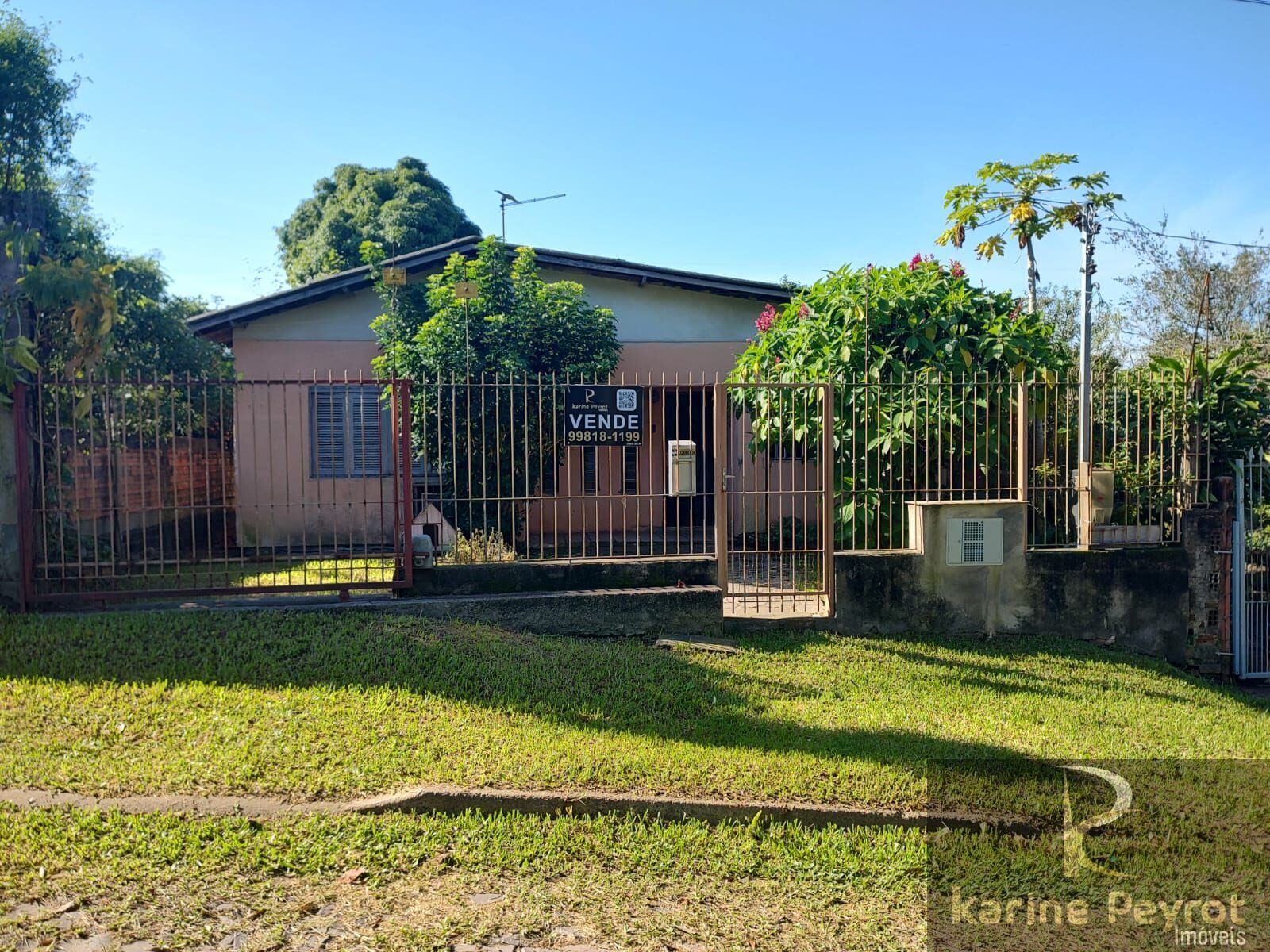 Casa à venda com 3 quartos, 80m² - Foto 1