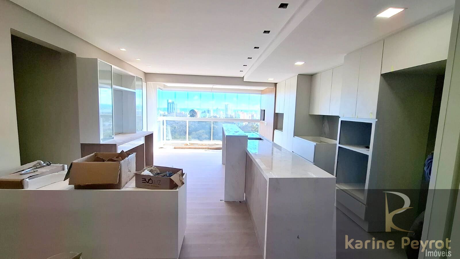 Apartamento à venda com 3 quartos, 91m² - Foto 2