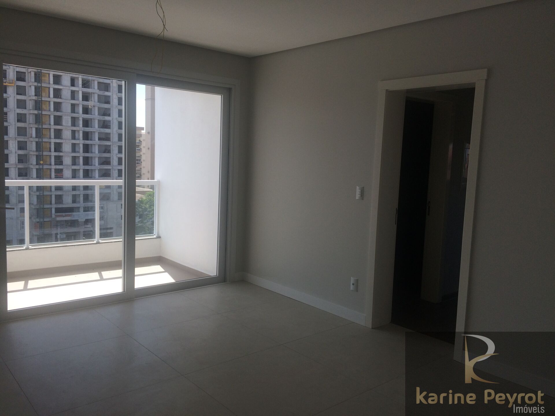 Apartamento à venda com 2 quartos, 79m² - Foto 1