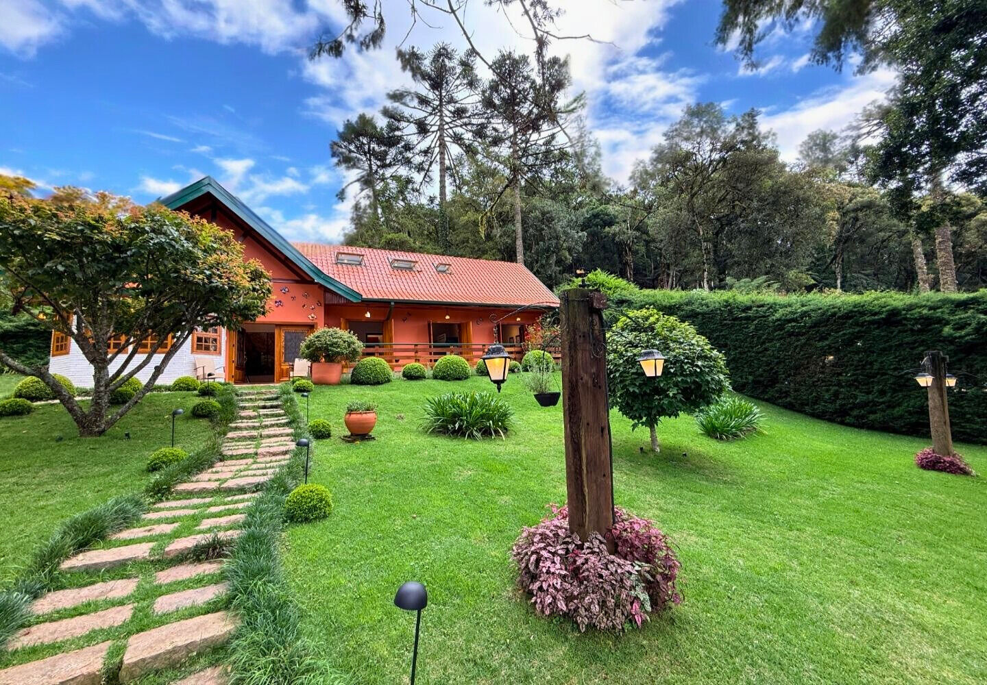 Casa, 4 quartos, 141 m² - Foto 1