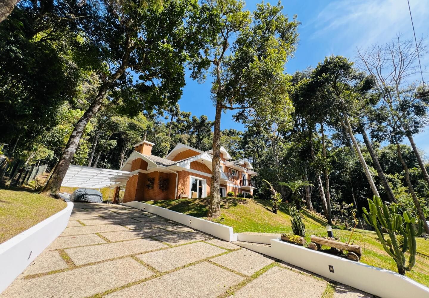 Casa, 4 quartos, 243 m² - Foto 1