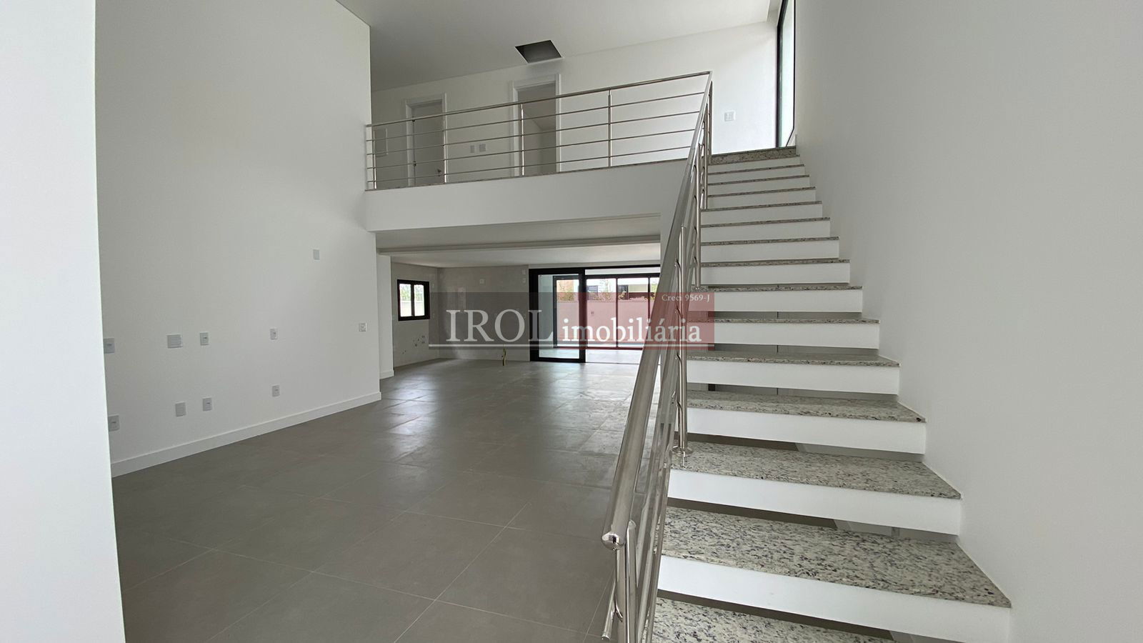 Casa à venda com 3 quartos, 262m² - Foto 2