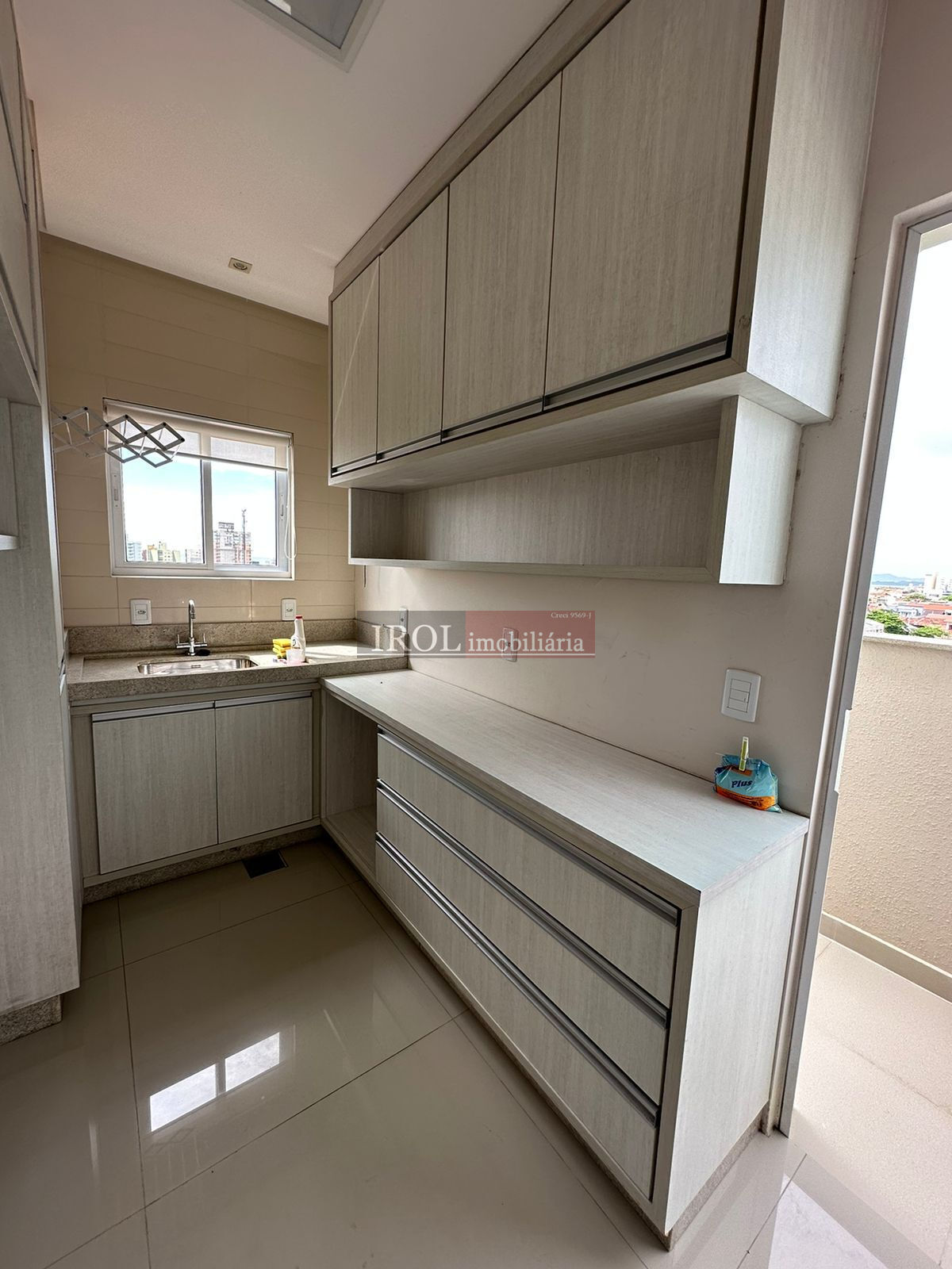 Apartamento à venda com 3 quartos, 198m² - Foto 6