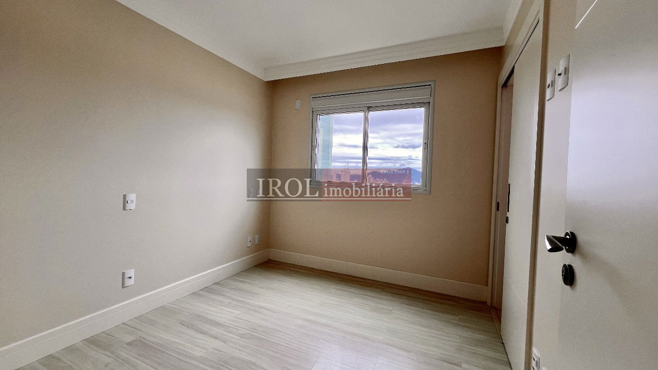 Apartamento à venda com 4 quartos, 228m² - Foto 18