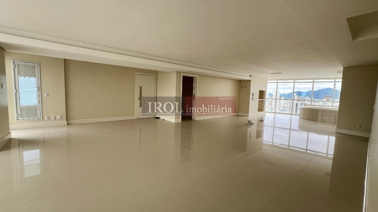 Apartamento à venda com 4 quartos, 228m² - Foto 32