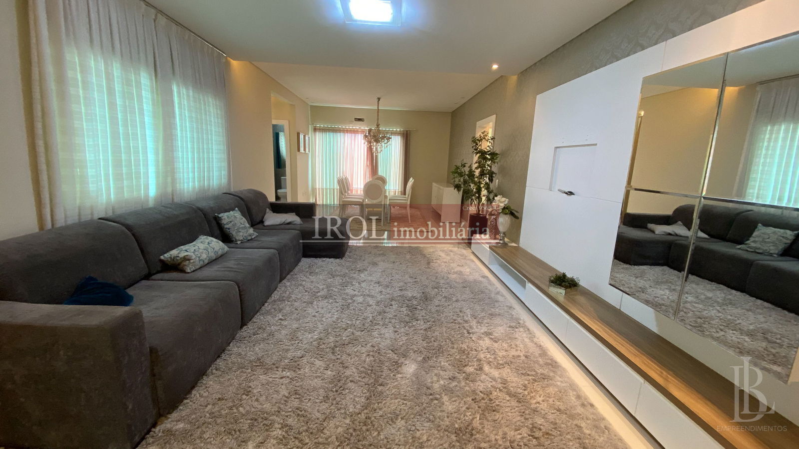 Casa à venda com 3 quartos, 387m² - Foto 1