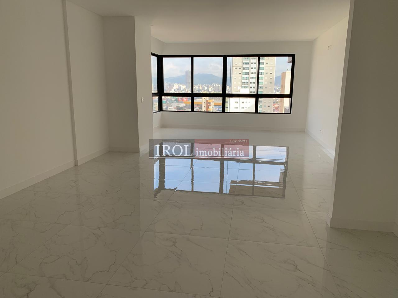 Apartamento à venda com 3 quartos, 137m² - Foto 3