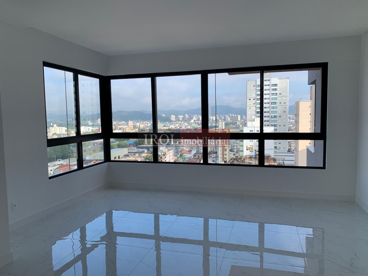 Apartamento à venda com 3 quartos, 137m² - Foto 2