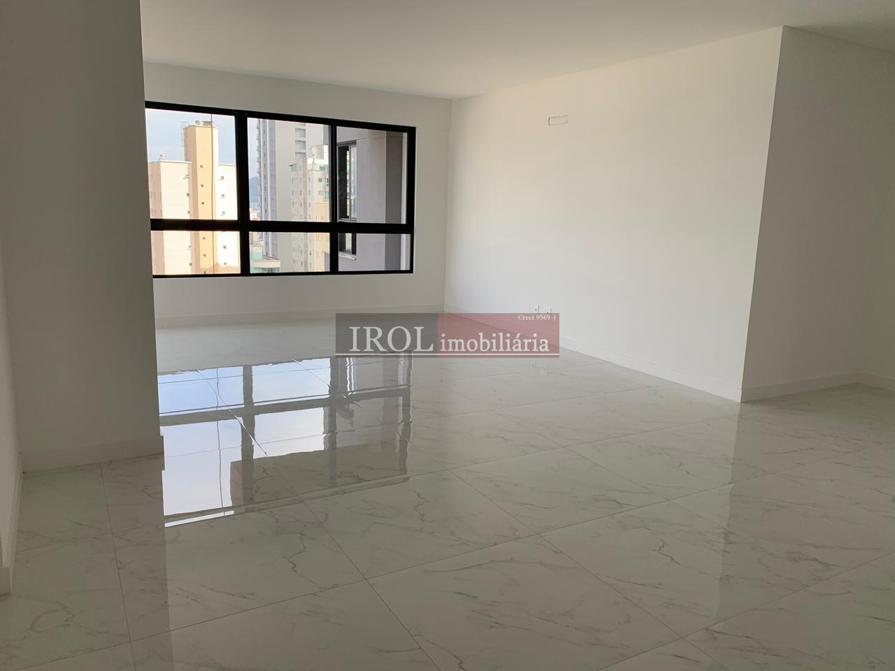 Apartamento à venda com 3 quartos, 137m² - Foto 4