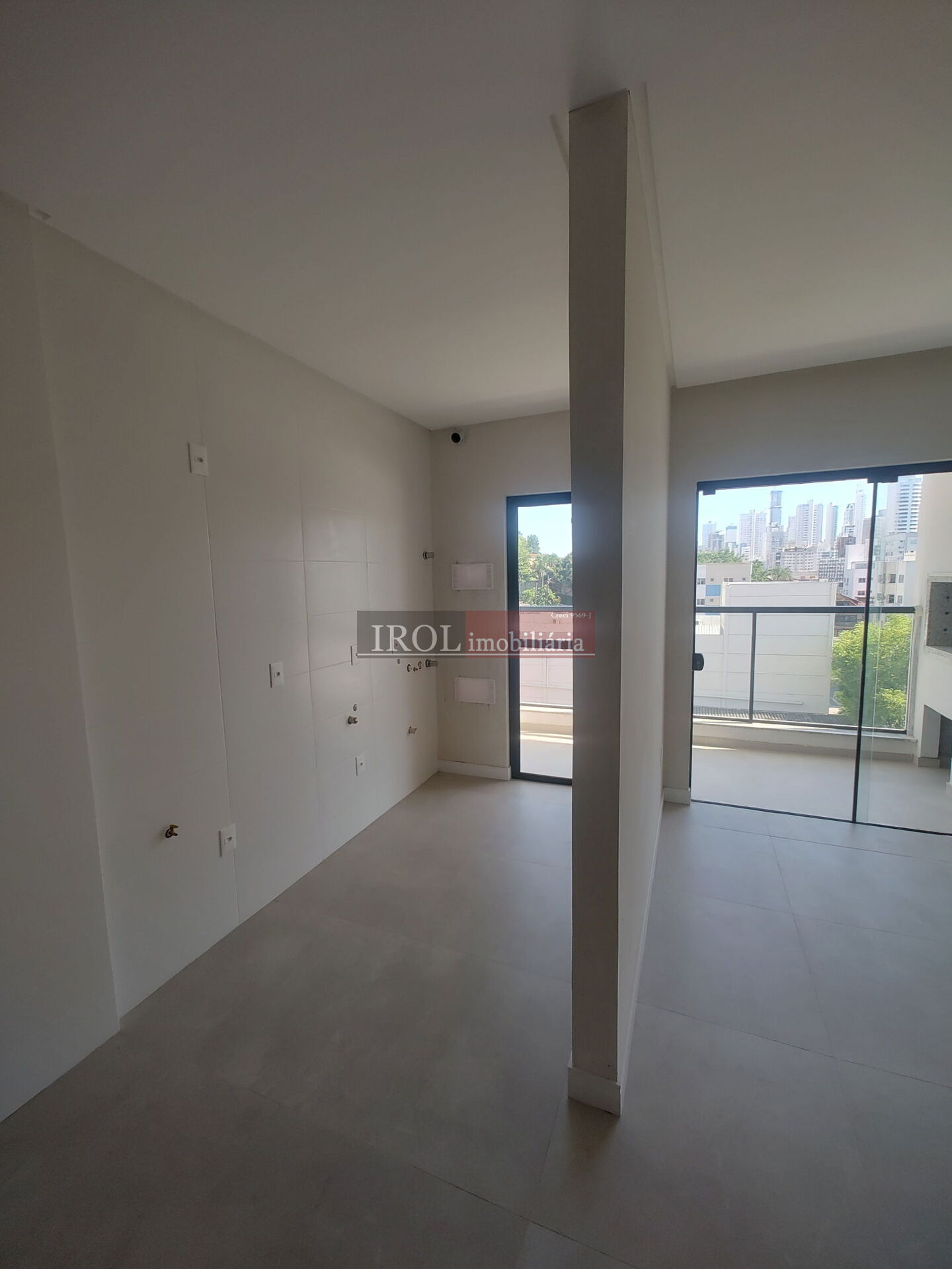 Apartamento à venda com 2 quartos, 64m² - Foto 7