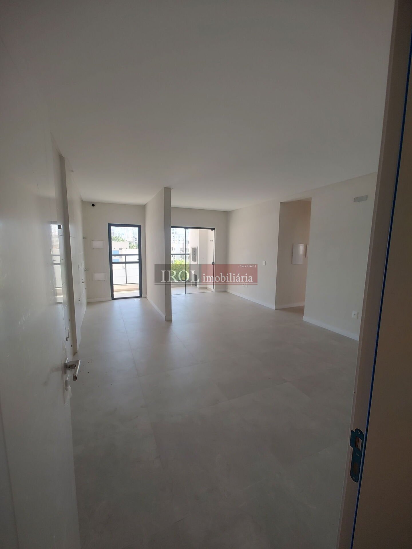 Apartamento à venda com 2 quartos, 64m² - Foto 5