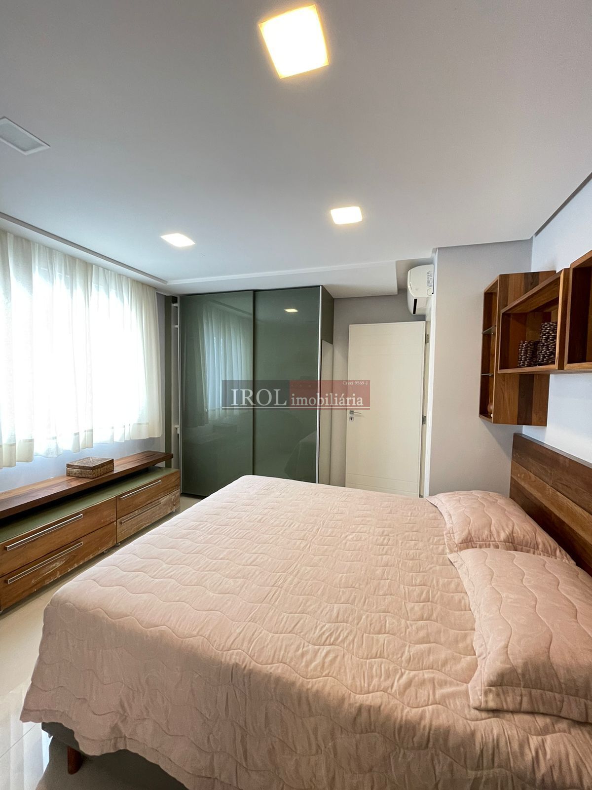 Apartamento para alugar com 3 quartos, 240m² - Foto 16