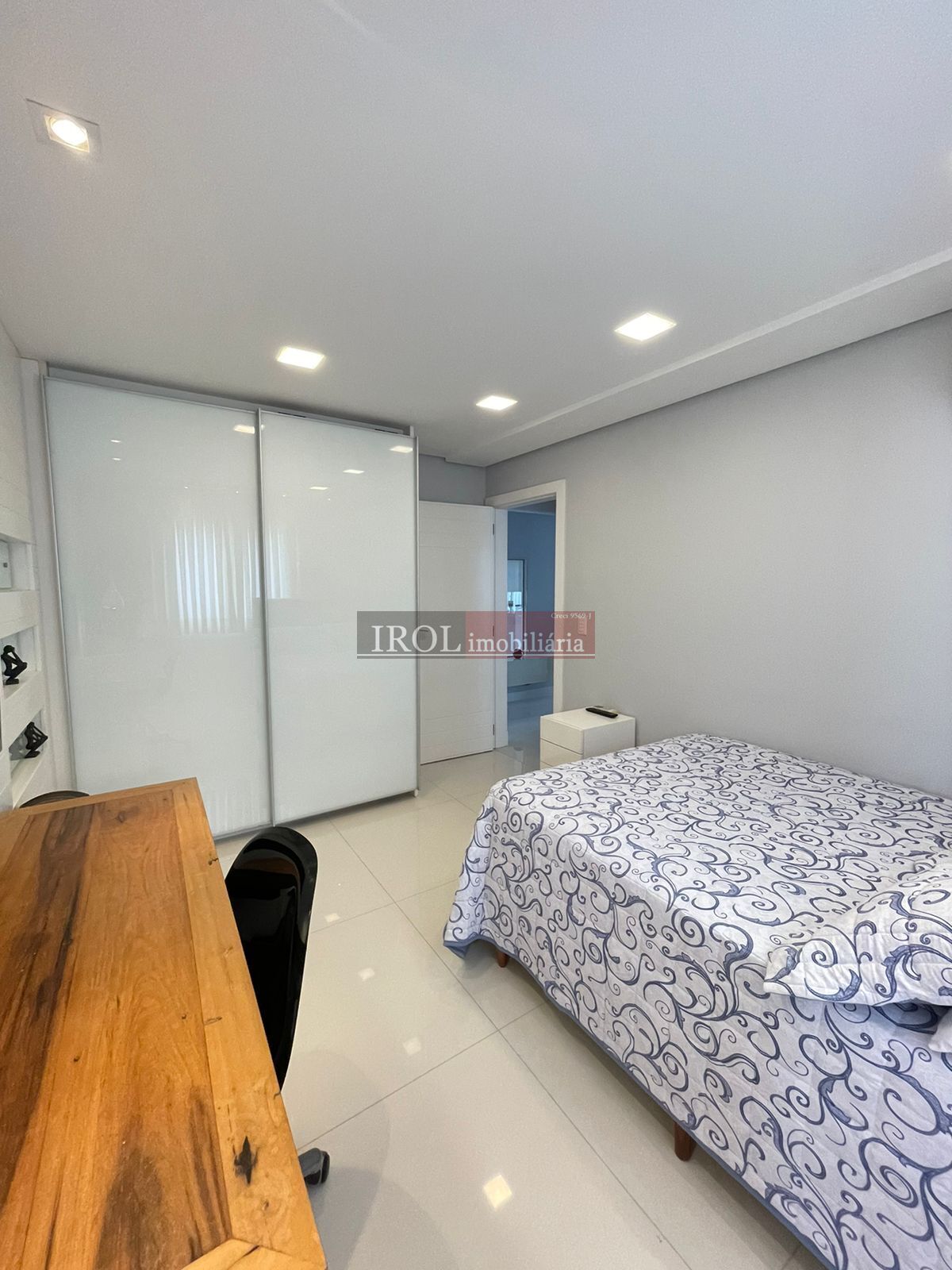 Apartamento para alugar com 3 quartos, 240m² - Foto 13