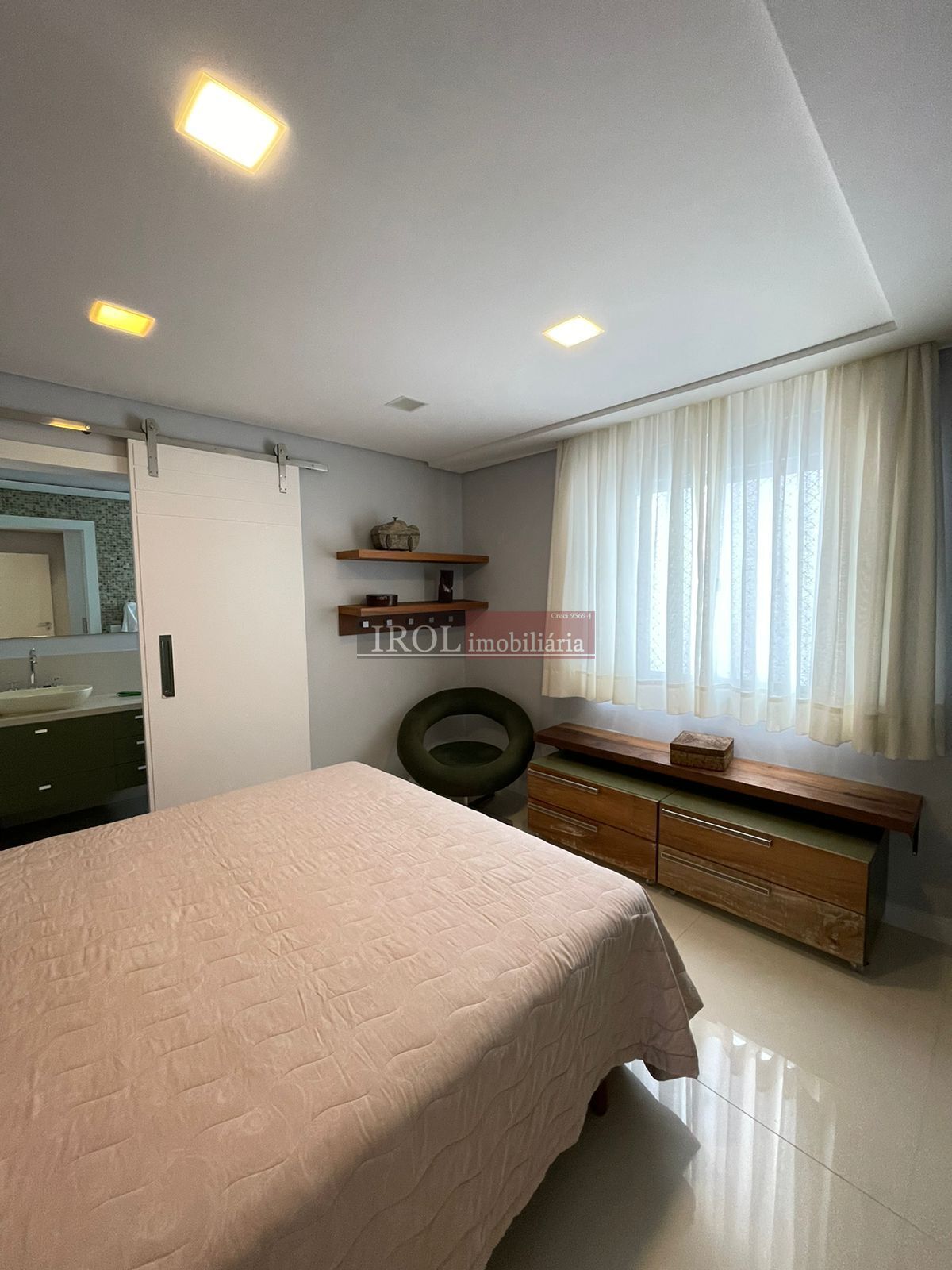 Apartamento para alugar com 3 quartos, 240m² - Foto 15