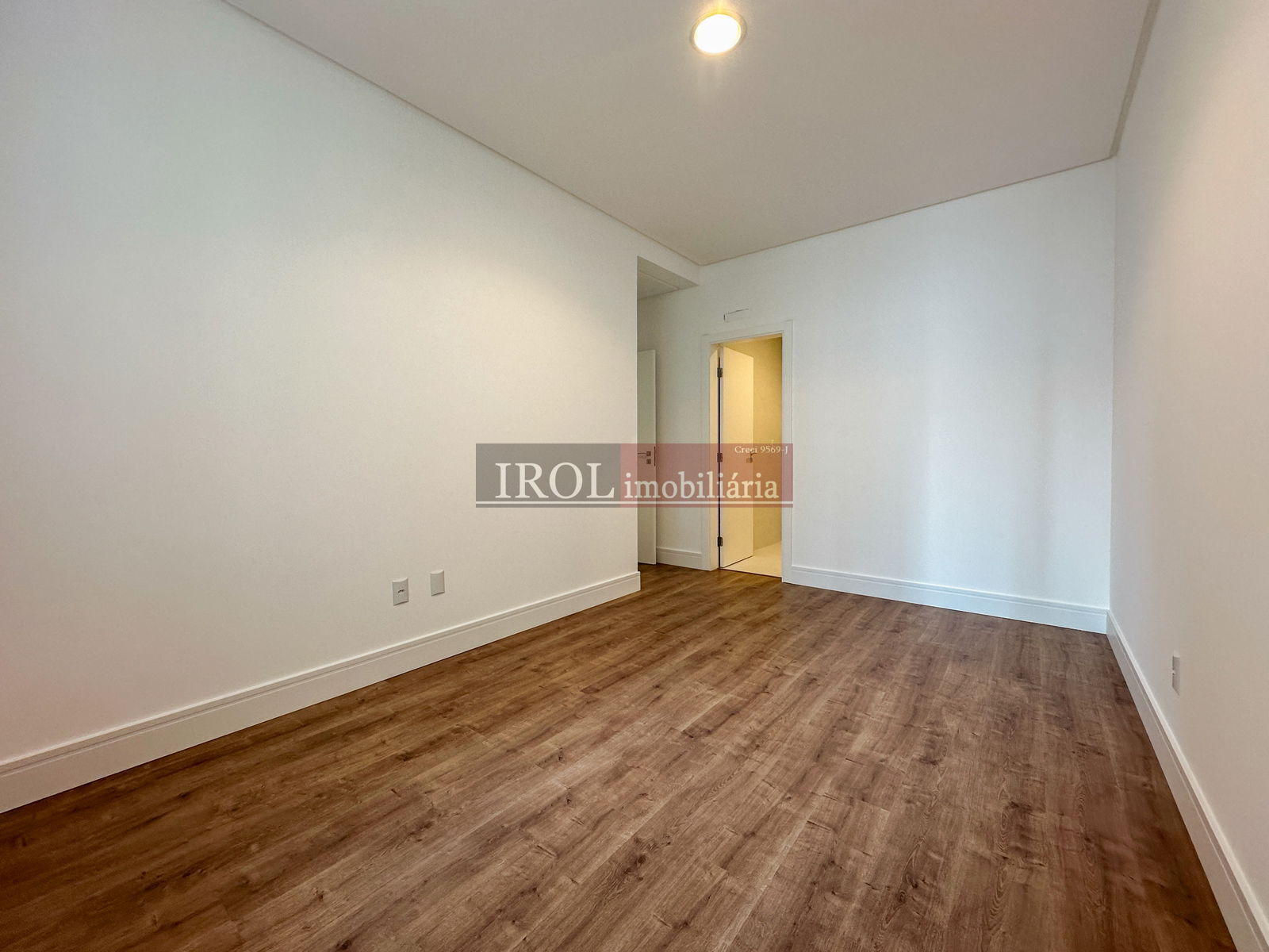 Apartamento à venda com 4 quartos, 193m² - Foto 5