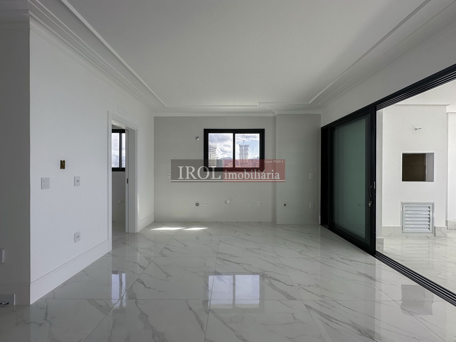 Apartamento à venda com 4 quartos, 208m² - Foto 12