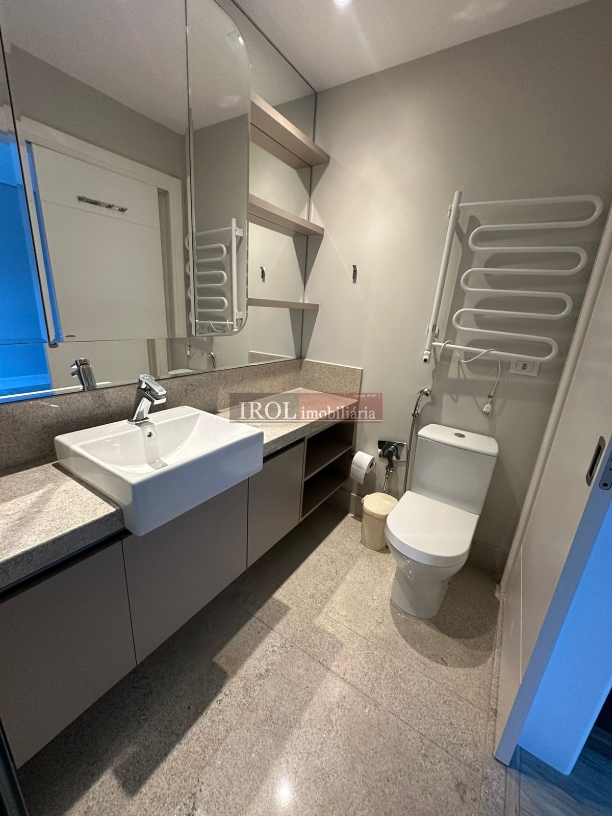 Apartamento à venda com 4 quartos, 206m² - Foto 11