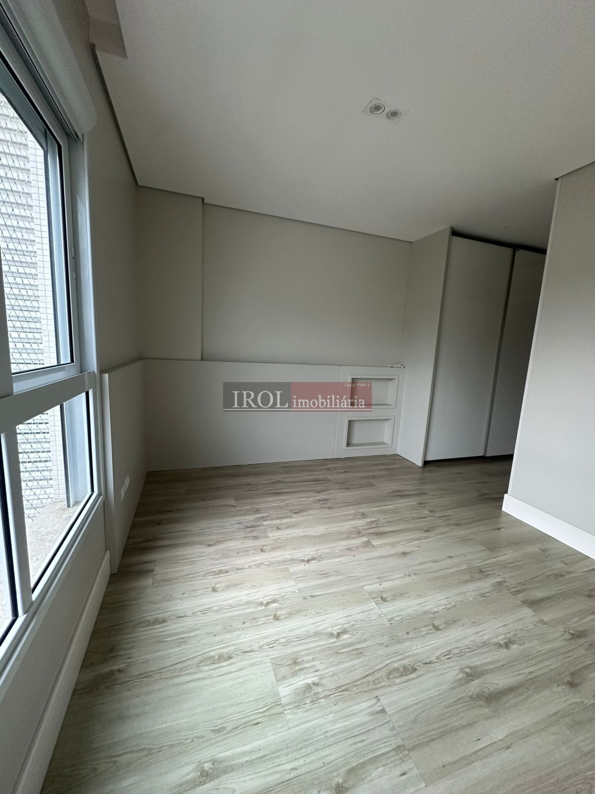 Apartamento à venda com 4 quartos, 206m² - Foto 9