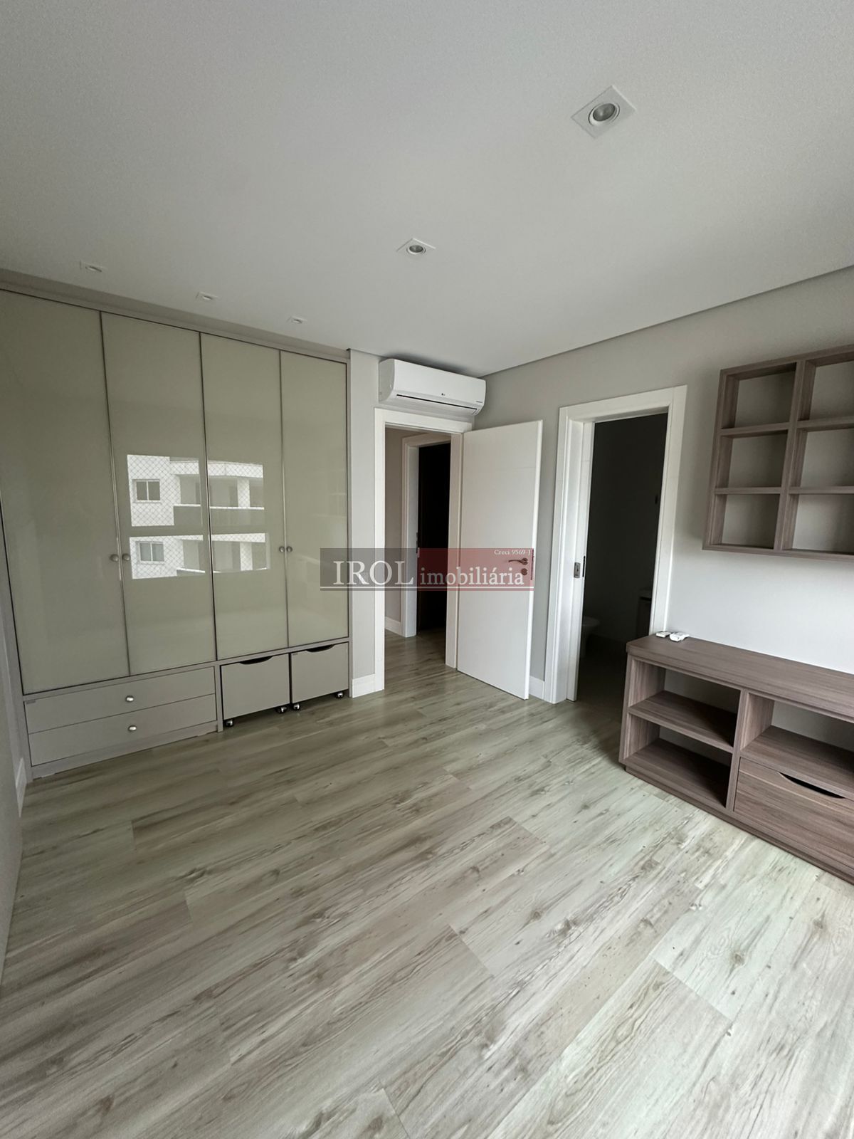 Apartamento à venda com 4 quartos, 206m² - Foto 13