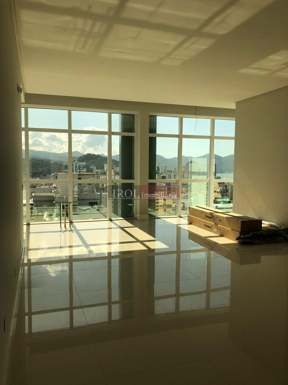 Apartamento à venda com 5 quartos, 417m² - Foto 3