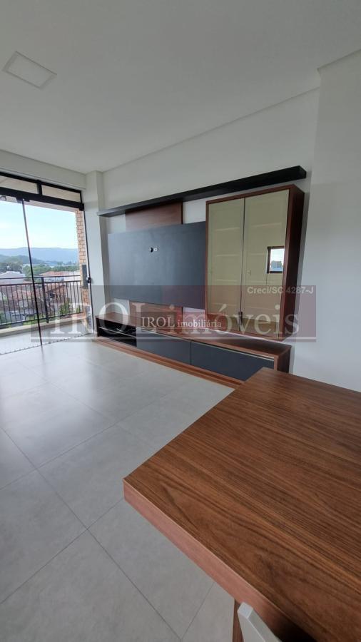 Apartamento à venda com 2 quartos, 76m² - Foto 2