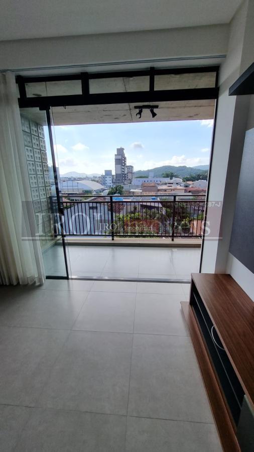 Apartamento à venda com 2 quartos, 76m² - Foto 10