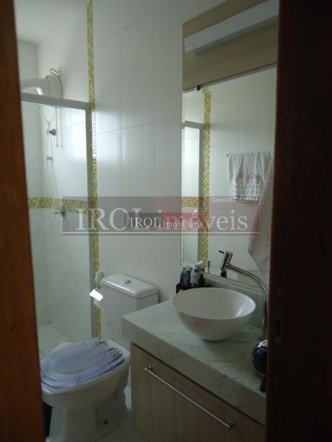 Apartamento à venda com 2 quartos, 62m² - Foto 2