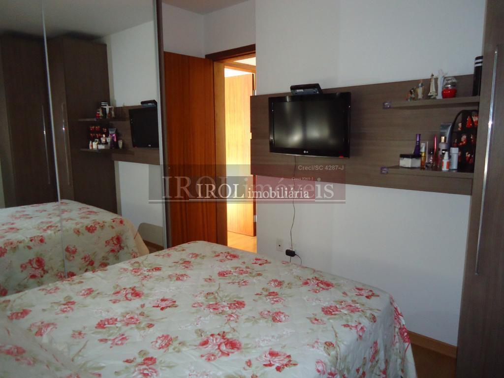 Apartamento à venda com 2 quartos, 62m² - Foto 4