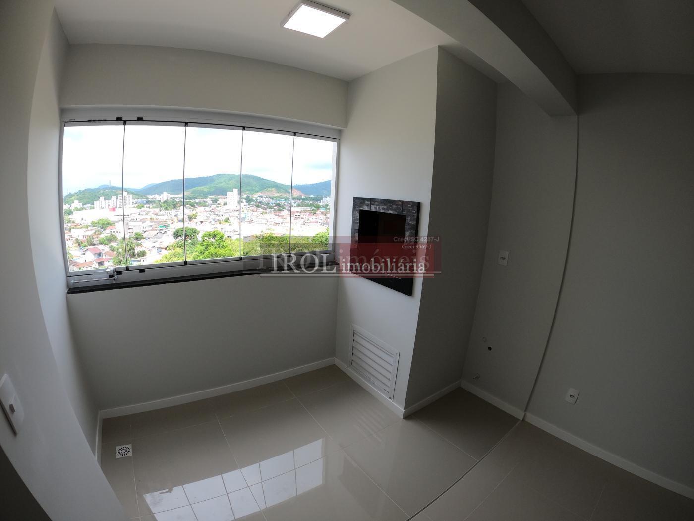 Apartamento à venda com 3 quartos, 12m² - Foto 1