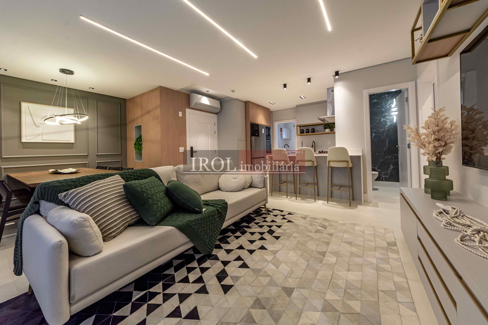 Apartamento à venda com 4 quartos, 137m² - Foto 1