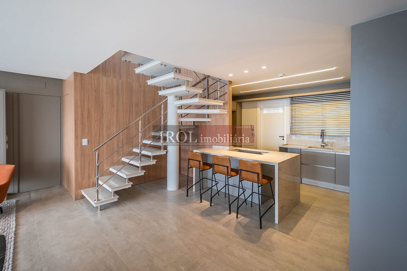 Apartamento à venda com 3 quartos, 328m² - Foto 2