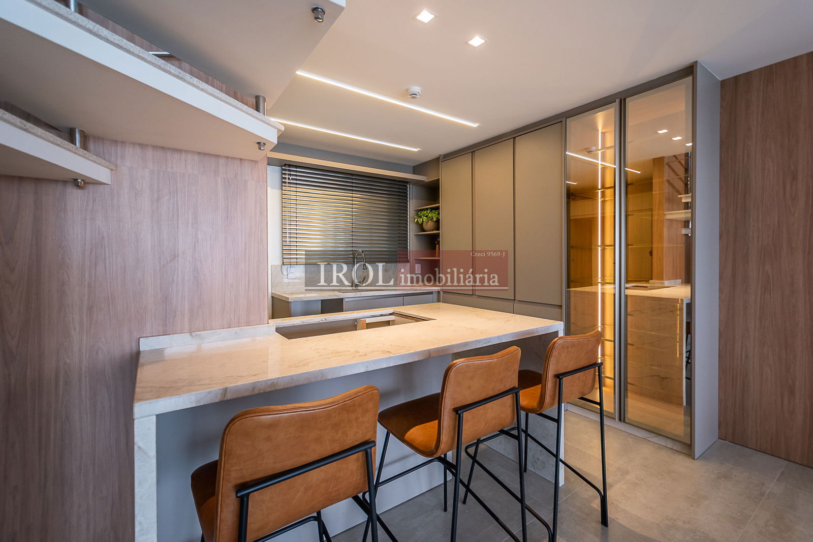 Apartamento à venda com 3 quartos, 328m² - Foto 9