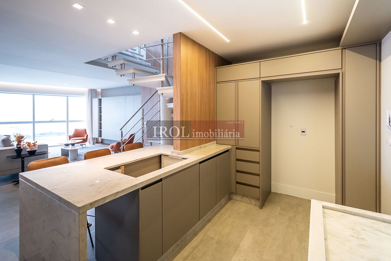 Apartamento à venda com 3 quartos, 328m² - Foto 11