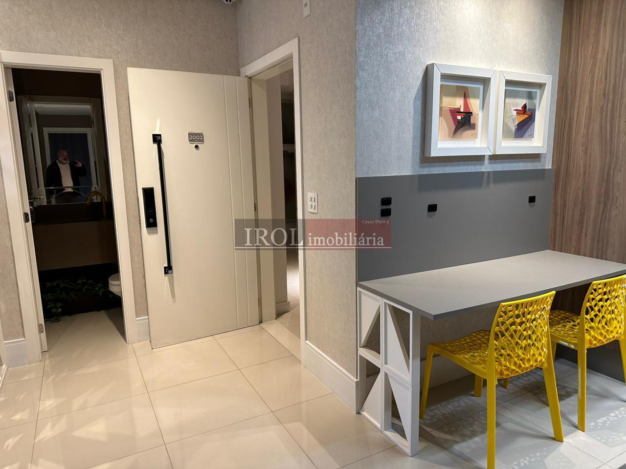 Apartamento à venda com 3 quartos, 133m² - Foto 2