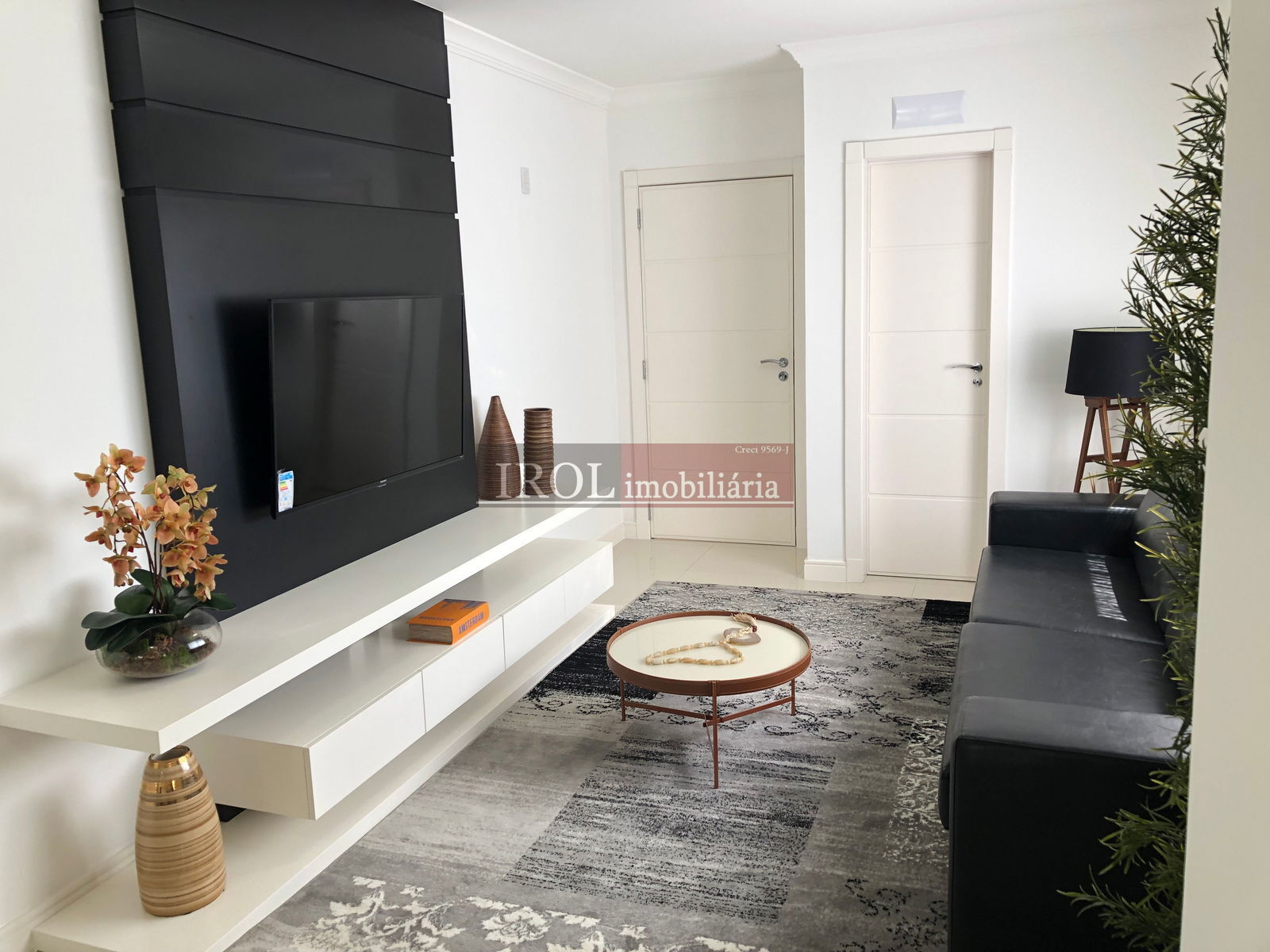 Apartamento à venda com 3 quartos, 132m² - Foto 2