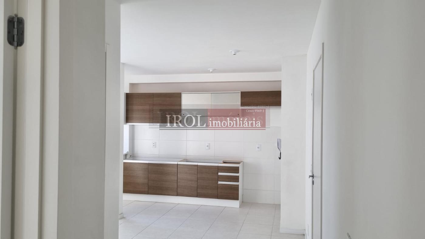 Apartamento à venda com 2 quartos, 57m² - Foto 2