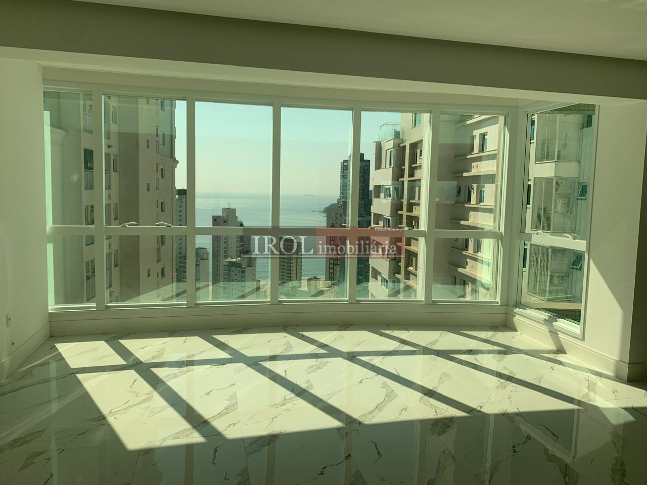 Apartamento à venda com 4 quartos, 189m² - Foto 4