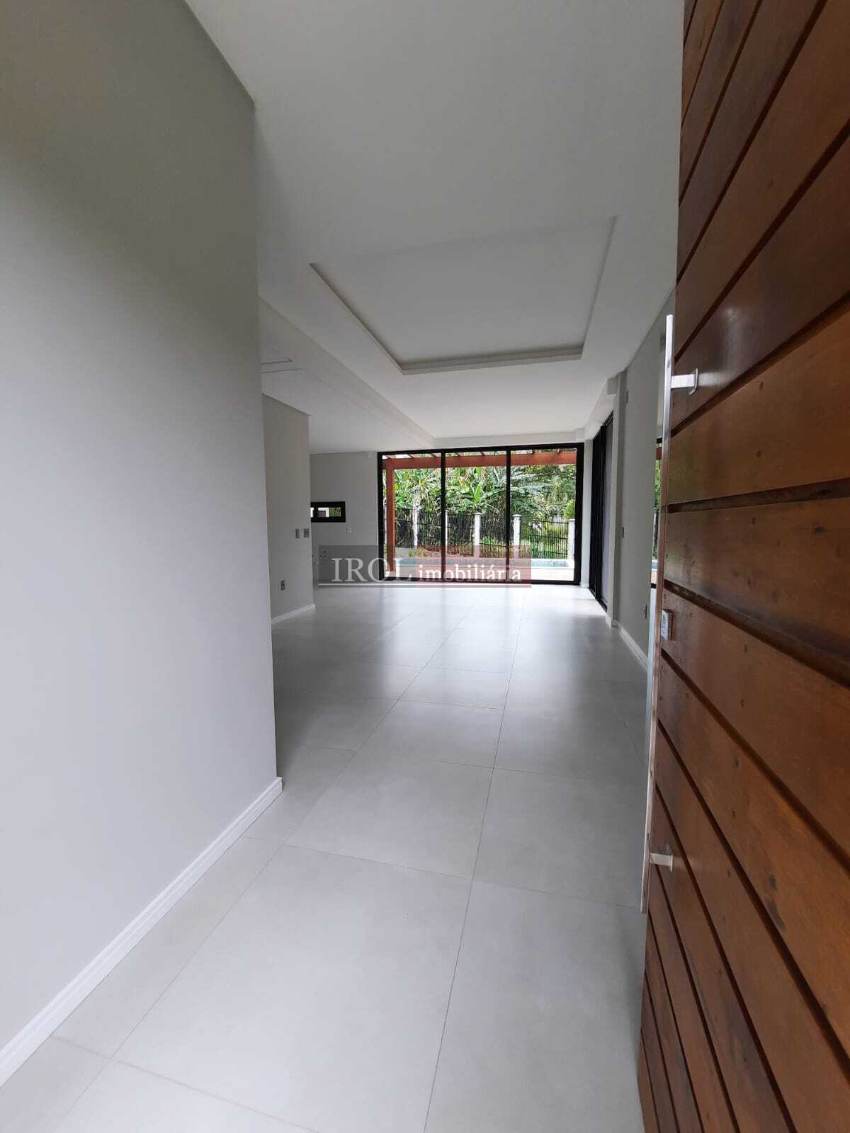 Casa à venda com 3 quartos, 258m² - Foto 2