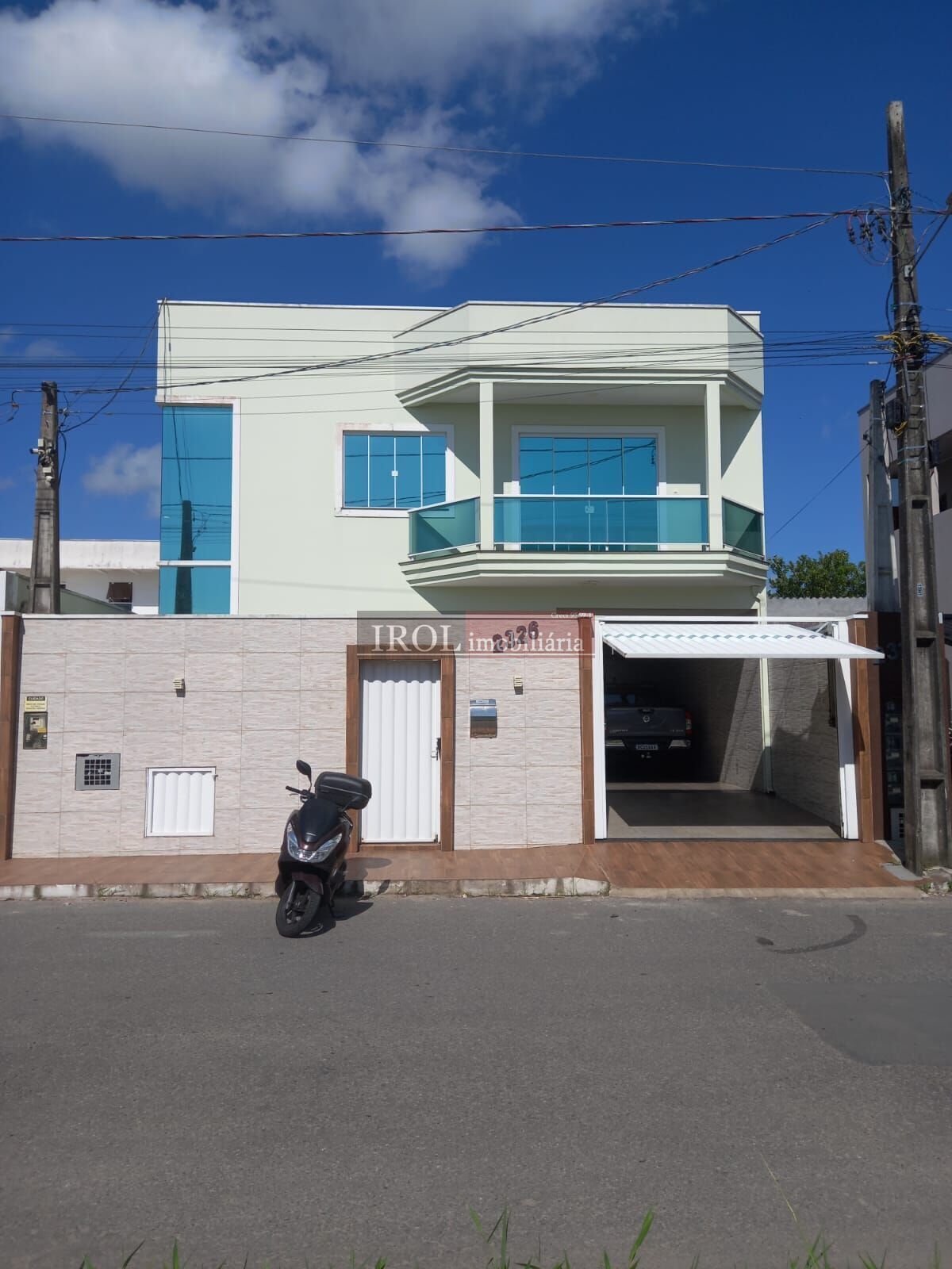Casa à venda com 3 quartos, 190m² - Foto 1