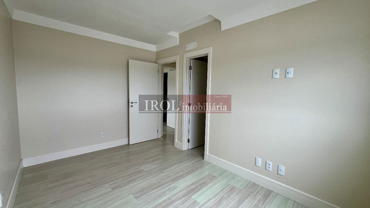 Apartamento à venda com 4 quartos, 228m² - Foto 4