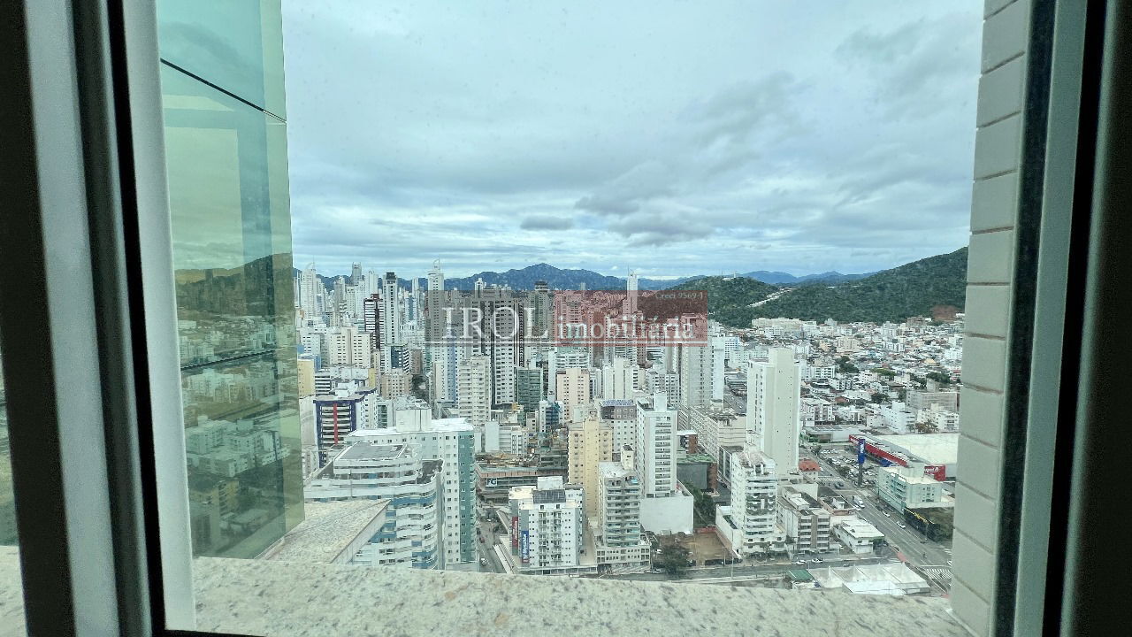 Apartamento à venda com 4 quartos, 228m² - Foto 8