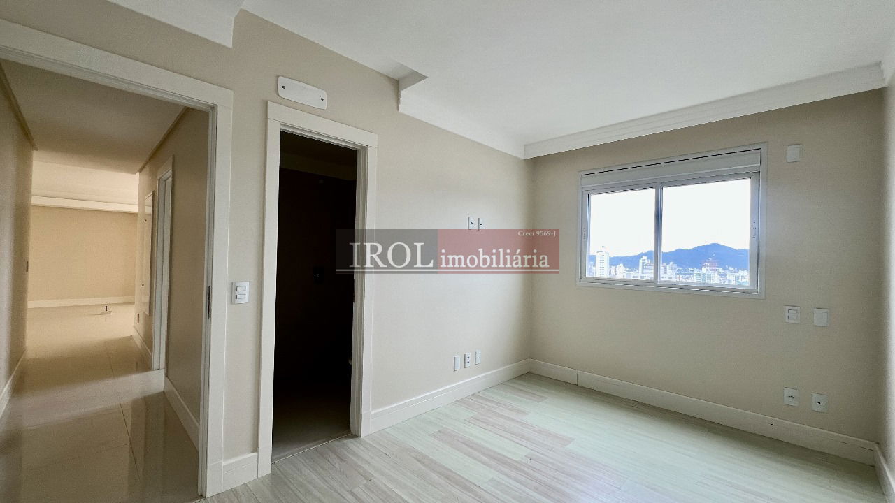 Apartamento à venda com 4 quartos, 228m² - Foto 5