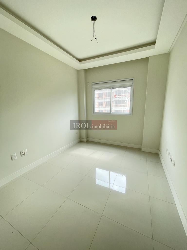 Apartamento à venda com 4 quartos, 180m² - Foto 11