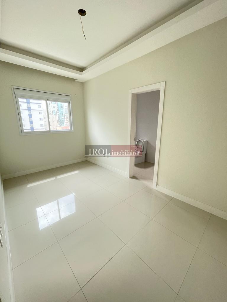 Apartamento à venda com 4 quartos, 180m² - Foto 13