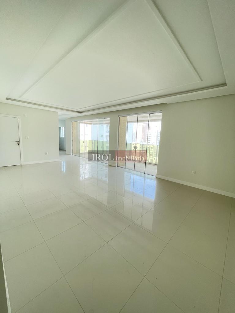 Apartamento à venda com 4 quartos, 180m² - Foto 17