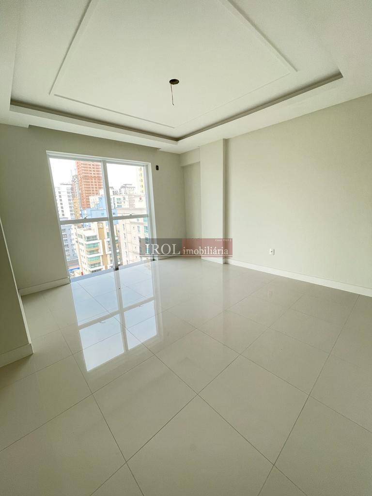 Apartamento à venda com 4 quartos, 180m² - Foto 9