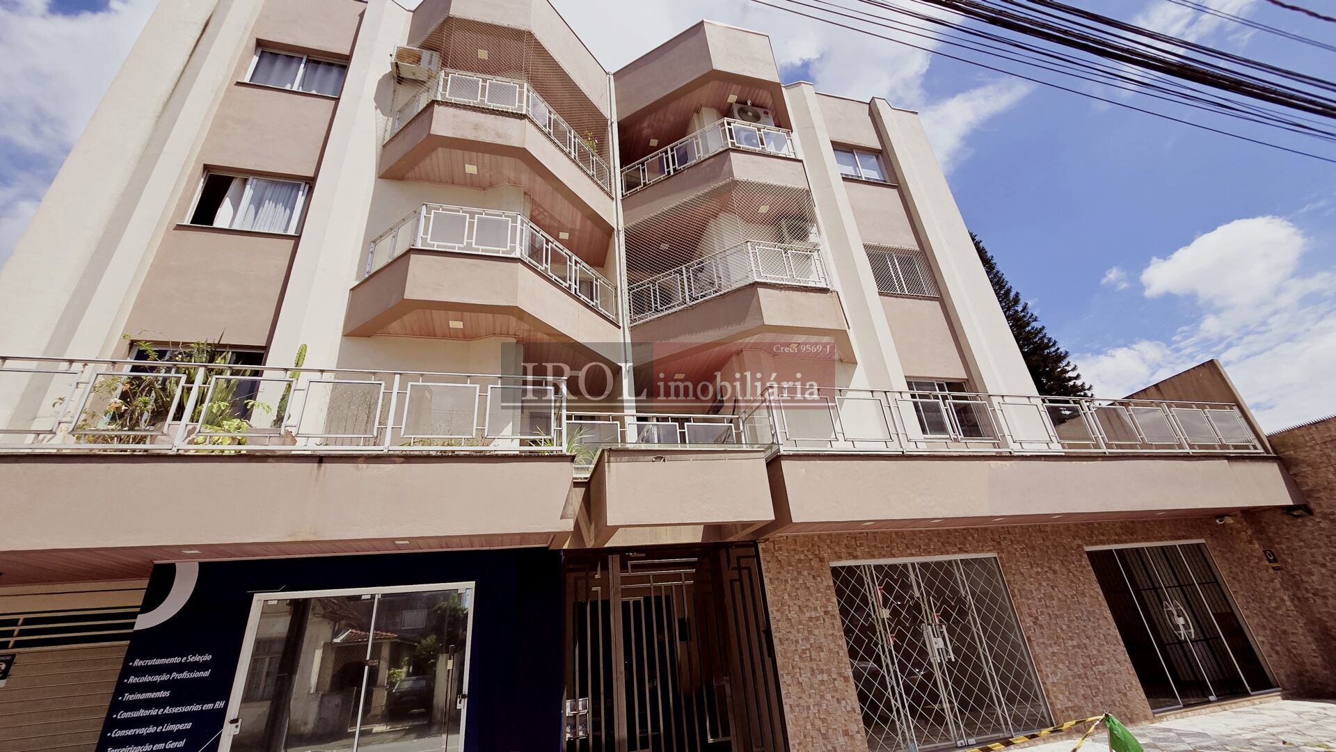 Apartamento à venda com 3 quartos, 140m² - Foto 1